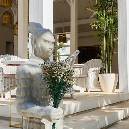 Ria Uluwatu, Tropical Chic Hotel