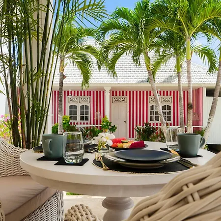 Ria Uluwatu, Tropical Chic Hotel