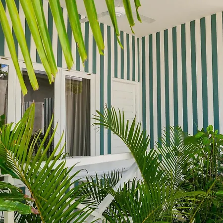 Ria Uluwatu, Tropical Chic Hotel
