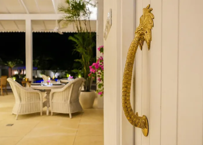 Hotel Ria Uluwatu, Tropical Chic 4*