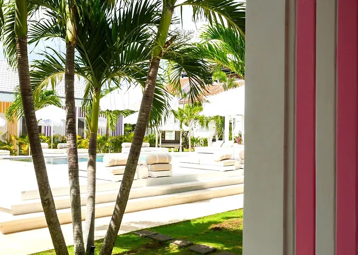 Ria Uluwatu, Tropical Chic Hotel Uluwatu
