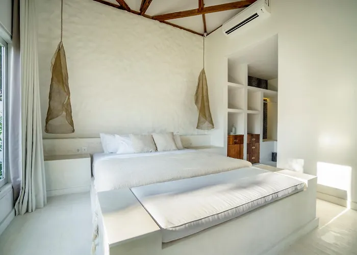Ria Uluwatu, Tropical Chic