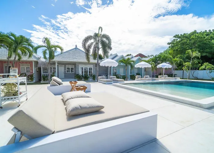 Ria Uluwatu, Tropical Chic Hotel
