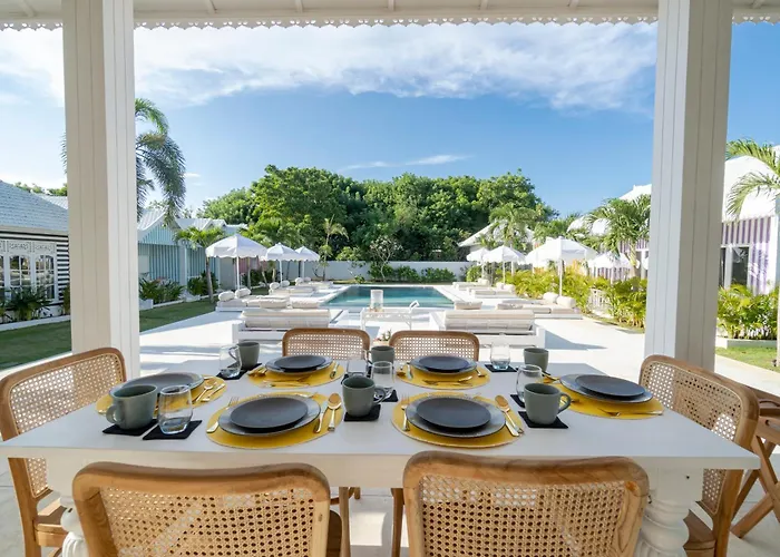 Ria Uluwatu, Tropical Chic Hotel Uluwatu