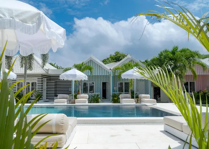Ria Uluwatu, Tropical Chic