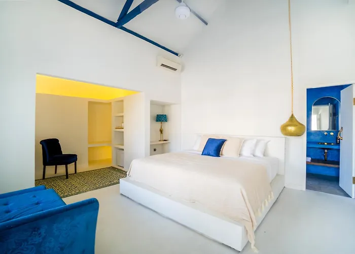 Ria Uluwatu, Tropical Chic Hotel