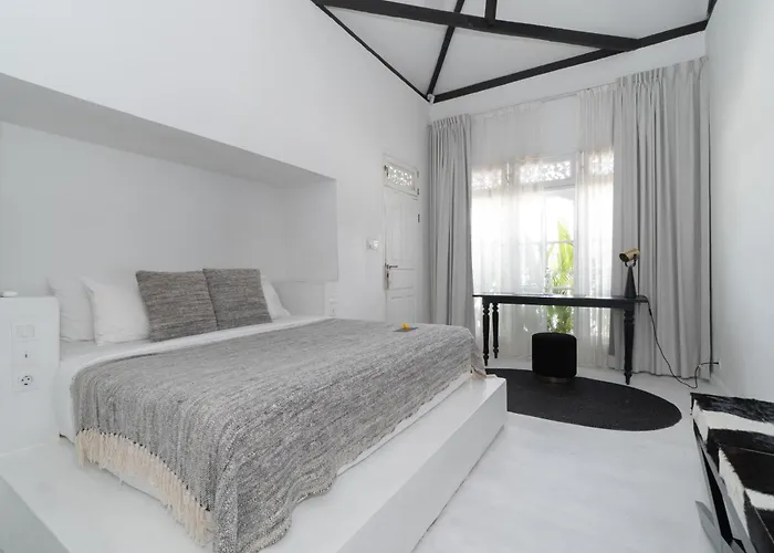 Ria Uluwatu, Tropical Chic 4*