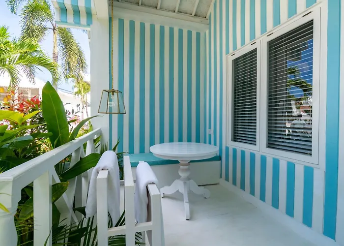 Ria Uluwatu, Tropical Chic 4*